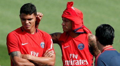 Psg, Neymar incappucciato prende di mira Thiago Silva