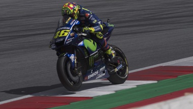 MotoGp Yamaha, Rossi: «Il Mondiale? Dobbiamo essere competitivi»