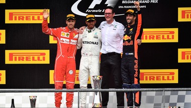 F1 Ferrari, Vettel: «Speravo in un errore di Hamilton»