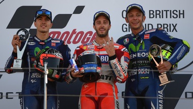 MotoGp Silverstone: Dovi-show, vittoria su Viñales e Rossi
