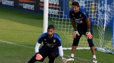 Italia. Donnarumma a lezione da Buffon a Coverciano