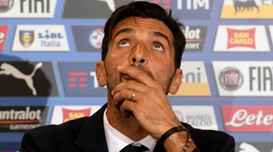Italia, Buffon: «Le critiche non mi sfiorano». Barzagli: «Ci rido su»