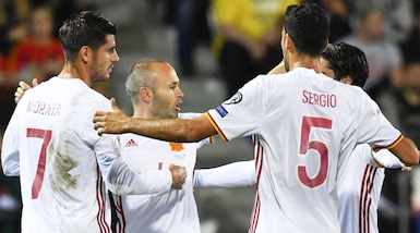 Qualificazioni Mondiali, Spagna a valanga. Kolarov-gol per la Serbia. Solo un pari per l'Albania