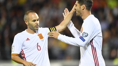 Iniesta nega l'accordo per il rinnovo col Barcellona