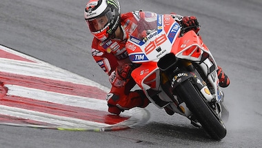 MotoGp Ducati, Lorenzo: «Peccato per la caduta»