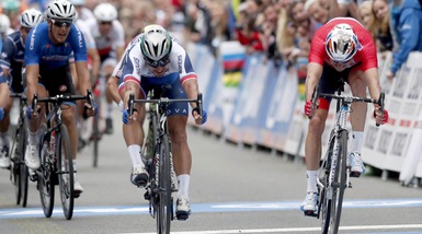 Bergen, Sagan vince il terzo Mondiale di fila: «Lo dedico a Scarponi»