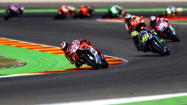 MotoGp Ducati, Ezpeleta: «Nel 2018 Lorenzo lotterà per il titolo»