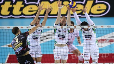 Volley: Supercoppa, Perugia raggiunge Civitanova in finale