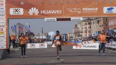 32^ Huawei Venicemarathon: vince Eyob Faniel