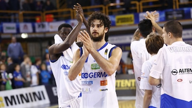Basket Serie A, Brescia vince il derby e resta a punteggio pieno