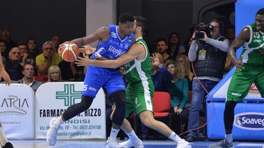 Lalanne stende Avellino, Pesaro crolla con la Betaland