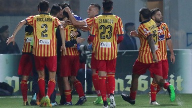 Serie C, Siracusa-Lecce 1-3: Liverani allunga
