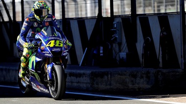 MotoGp, test a Valencia: paura per Rossi, moto distrutta