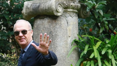 American Assassin, action e spionaggio con un grande Michael Keaton