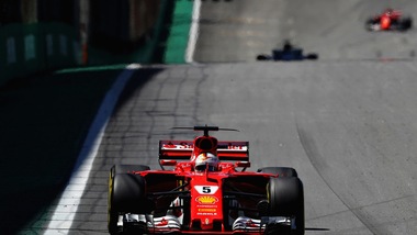 F1, Abu Dhabi: Vettel avanti nelle libere, Hamilton 2°