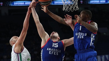 EuroLeague: Stimac gela l'Olimpia nel finale
