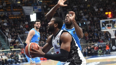 La Virtus torna a sorridere: Cremona ko al fotofinish