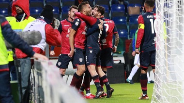 Cagliari-Sampdoria 2-2, Farias e Pavoletti firmano la rimonta