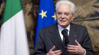 Olimpiadi invernali, Mattarella consegna la bandiera agli azzurri: «L'Italia è con voi»