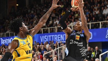 Venezia cade ad Atene, Sutton piega Gran Canaria