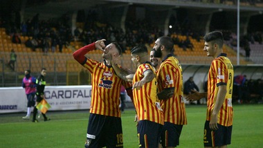 Serie C, Lecce e Catania non sbagliano. Vola il Livorno di Sottil