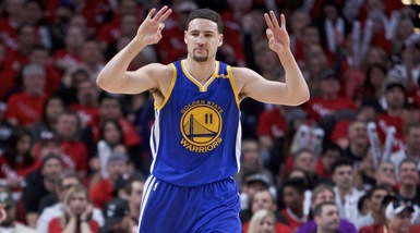 Thompson regala ai Warriors il big match del Christmas Day
