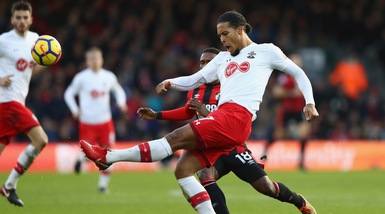 Dall'Inghilterra: «Duello Guardiola-Barcellona per l'olandese Van Dijk»