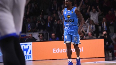 Johnson-Odom regola Brindisi, vince Cremona