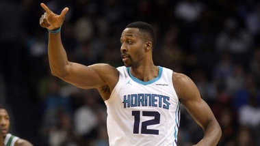 Howard sorprende Golden State, Rockets ko