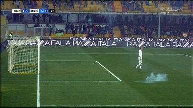 Serie A Benevento, petardo contro Puggioni: scatta la denuncia