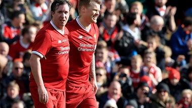 Roma ti ricordi Riise? E' in campo con le leggende del Liverpool