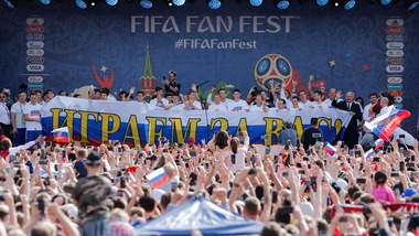 A Mosca in migliaia per salutare la Russia