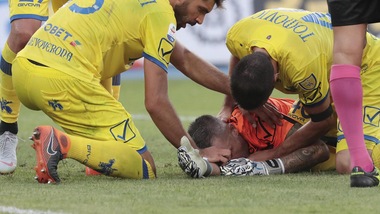 Serie A Chievo Sorrentino ko: frattura alle ossa nasali