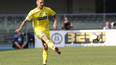 Serie A Chievo, risentimento muscolare al polpaccio per Cacciatore