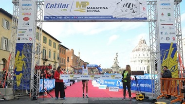 Che festa la 21^ Cetilar Maratona di Pisa a trazione straniera!