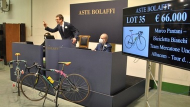 Pantani stacca tutti ancora una volta: la sua bici battuta all'asta per 66mila euro