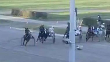 Tyl Etoile comanda e chiude