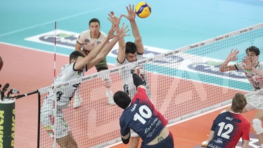 Lube e Trento perdono un punto, Perugia corsara a Ravenna