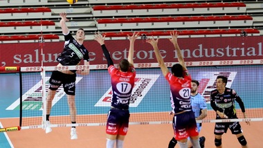 Perugia batte Milano, vincono fuori Piacenza e Ravenna