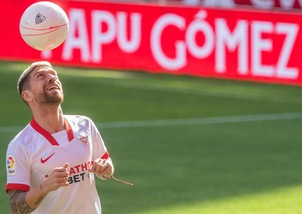 Gomez si presenta al Siviglia e ricorda subito Maradona