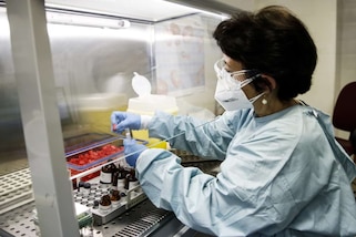 Coronavirus, il bollettino: l'Italia supera i 100mila morti