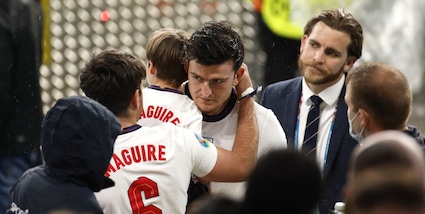 La rivelazione di Maguire: "Mio padre calpestato nella rissa di Wembley"