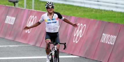 Olimpiadi, Carapaz vince la prova in linea. Secondo Van Aert