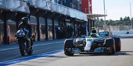 Rossi-Hamilton: le foto e il video della sfida