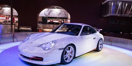 Porsche GT3, in Cina ne spunta una ricoperta di pietre preziose