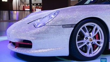 Porsche GT3, la 911 ricoperta di pietre preziose