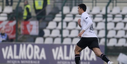 "Ha provato a lanciare la panchina ai tifosi": squalificato il vice allenatore della Pro Vercelli