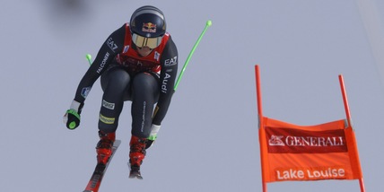 Sofia Goggia trionfa nella discesa libera: primo posto a Lake Louis