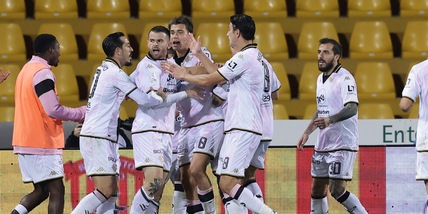 Serie B, il Frosinone rallenta e la Reggina vede la vetta. Genoa, altro ko