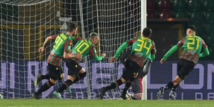 Ternana-Cagliari 1-0: decide Falletti. Pavoletti sbaglia un rigore